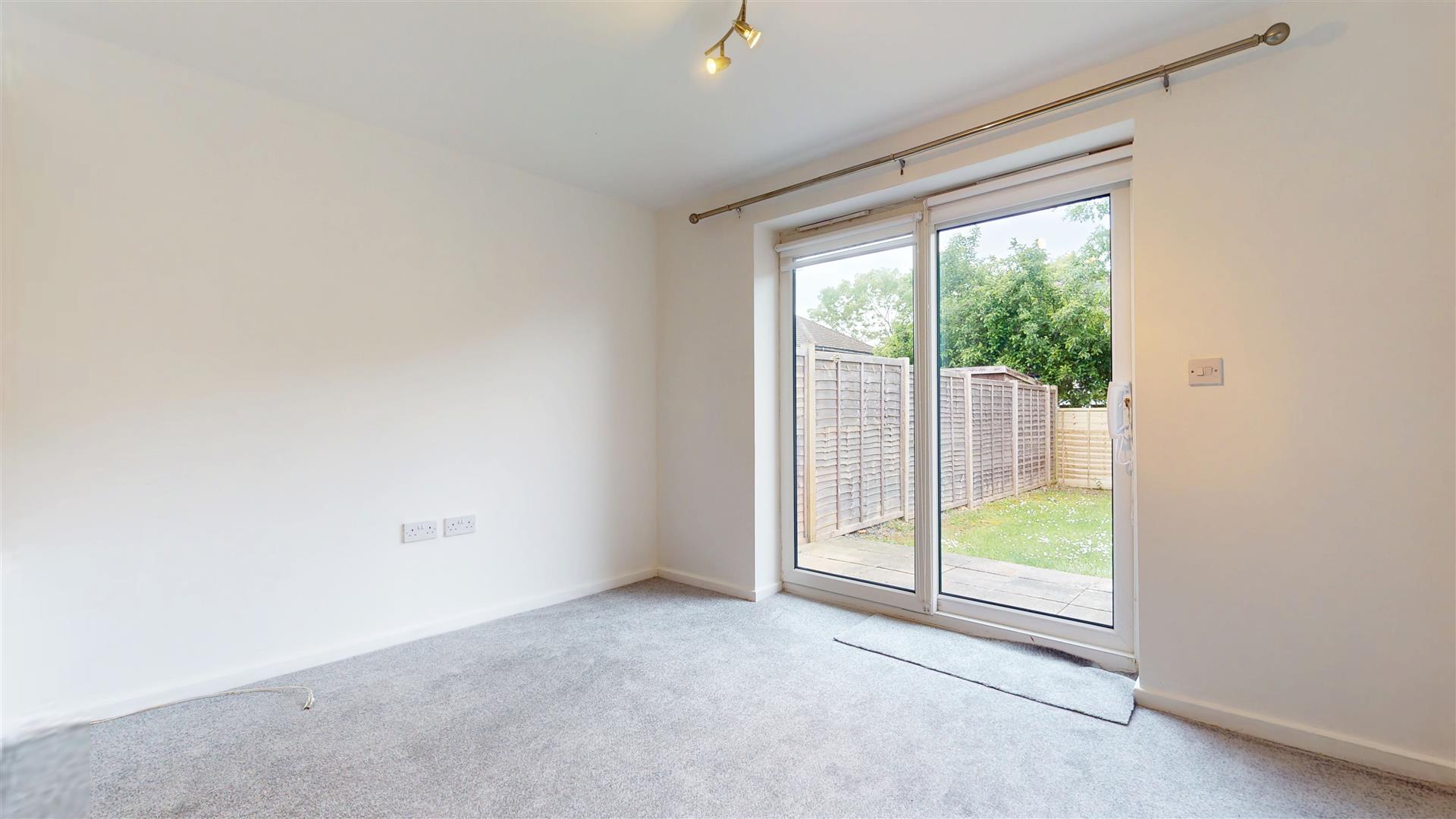 2 bed property in Arlott Crescent, Milton Keynes